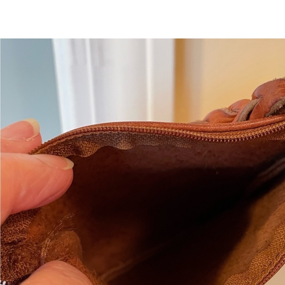 Beautiful Vintage Brown Leather cross body bag.​ - Picture 2 of 7